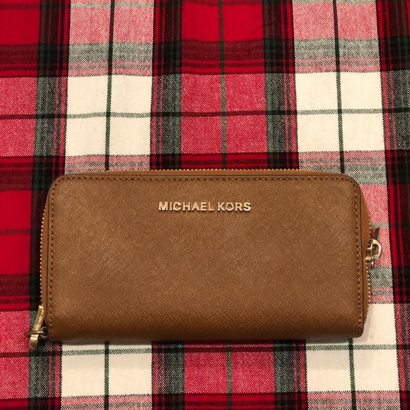 Women’s brown Michael Kors wristlet / wallet. - Picture 2 of 14